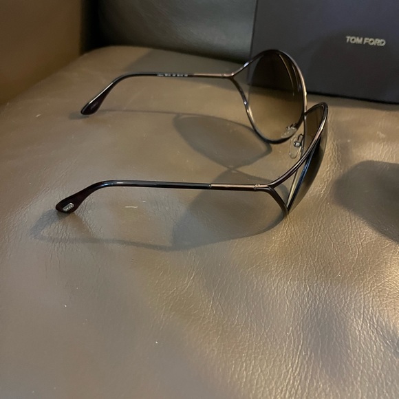 Tom Ford sunglasses worn only a few times and in like new condition. - Picture 8 of 15